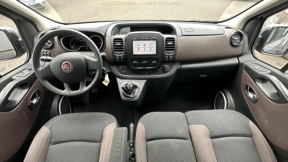 Mini-Bus 9 Places Fiat Talento Court interieur