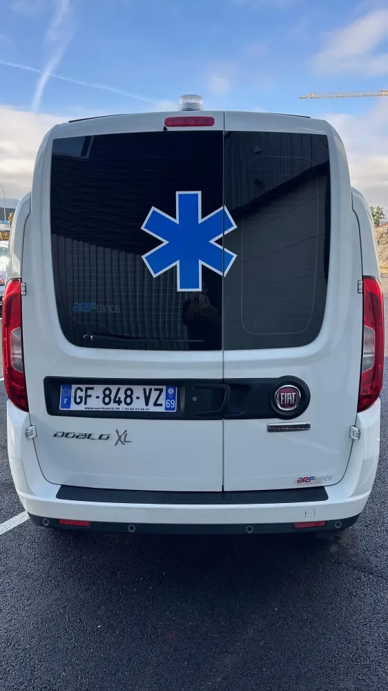AMBULANCE FIAT DOBLO 1.6 L JTD 120CV arriere